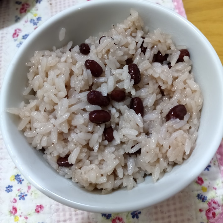 炊飯器で簡単に出来上がり!モチモチの小豆ごはん♪